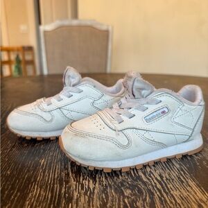 Reebok Kids White Sneakers (size 8/unisex) for girl/boy